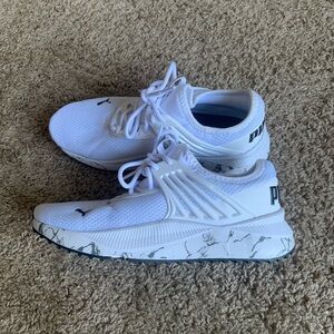 Never worn Puma gym shoes